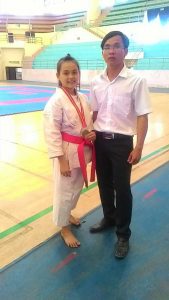 em ngân cùng thầy Phạm Văn Tiền tại giải giải vô địch karatedo DBSCL mở rộng lần thứ X