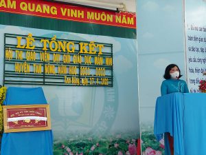 Bà Lê Thị Mộng Tuyền- Phó trưởng Phòng Giáo dục và Đào tạo phát biểu tại buổi tổng kết