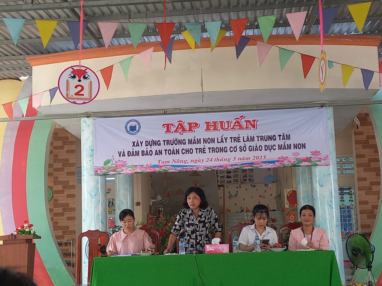 Bà Lê Thị Mộng Tuyền-  Phó trưởng phòng GDĐT phát biểu chỉ đạo tại lớp tập huấn